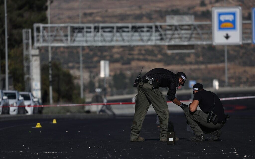 כוחות הביטחון סמוך לזירת הפיגוע בכניסה לירושלים, 23.11.2022 (צילום: אוליבייה פיטוסי, פלאש 90) כוחות הביטחון סמוך לזירת הפיגוע בכניסה לירושלים, 23.11.2022 (צילום: אוליבייה פיטוסי, פלאש 90)