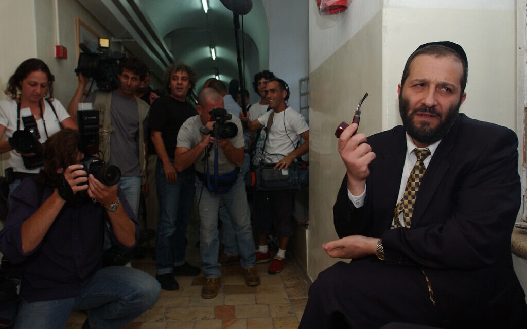 אריה דרעי בבית המשפט ב-2003 (צילום: נתי שוחט/פלאש90)