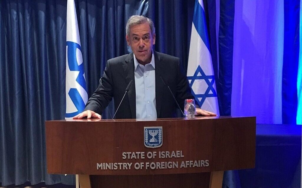 מארק ויצמן, מנהל התפעול של הארגון היהודי העולמי להשבת רכוש (איל&quot;ר), במשרד החוץ בירושלים (צילום: באדיבות איל&quot;ר)