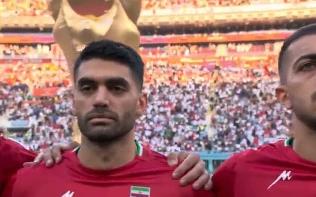 נבחרת איראן לא שרים את ההמנון במונדיאל, צילום מסך מסרטון בטוויטר