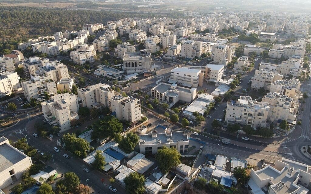 מבט אווירי על העיר אלעד (צילום: עיריית אלעד)