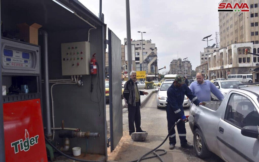 ארכיון: משבר הדלק בסוריה (צילום: SANA via AP, File)
