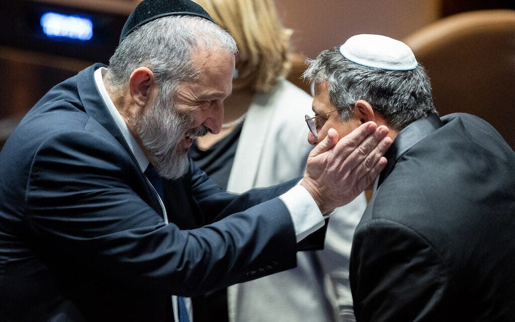 אריה דרעי ואיתמר בן גביר במליאת הכנסת, 13 בדצמבר 2022 (צילום: יונתן זינדל, פלאש 90)