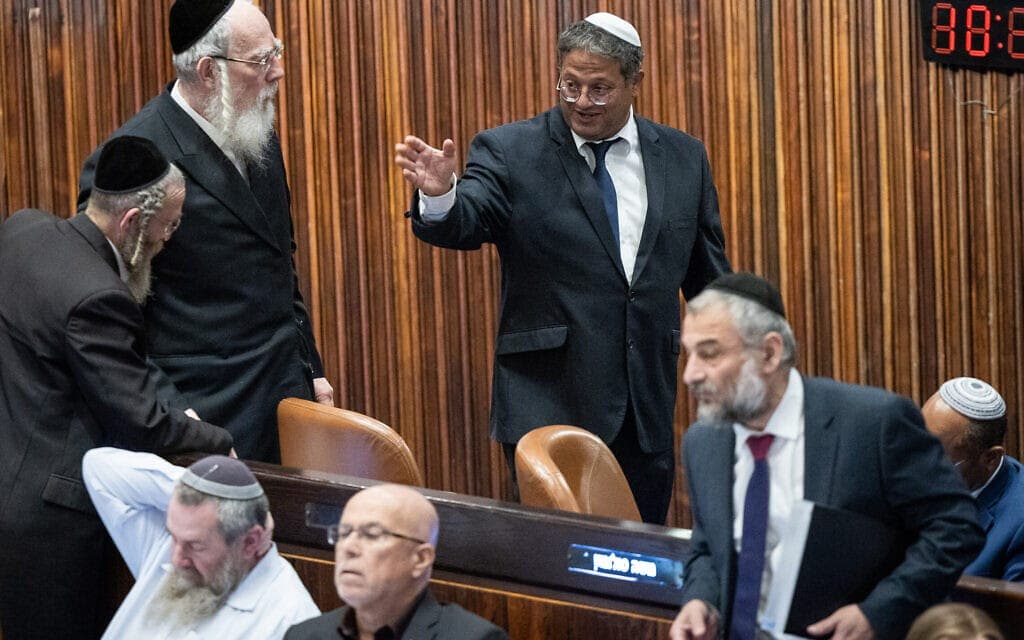 איתמר בן-גביר וישראל אייכלר במליאת הכנסת, 14 בדצמבר 2022 (צילום: יונתן זינדל/פלאש90)