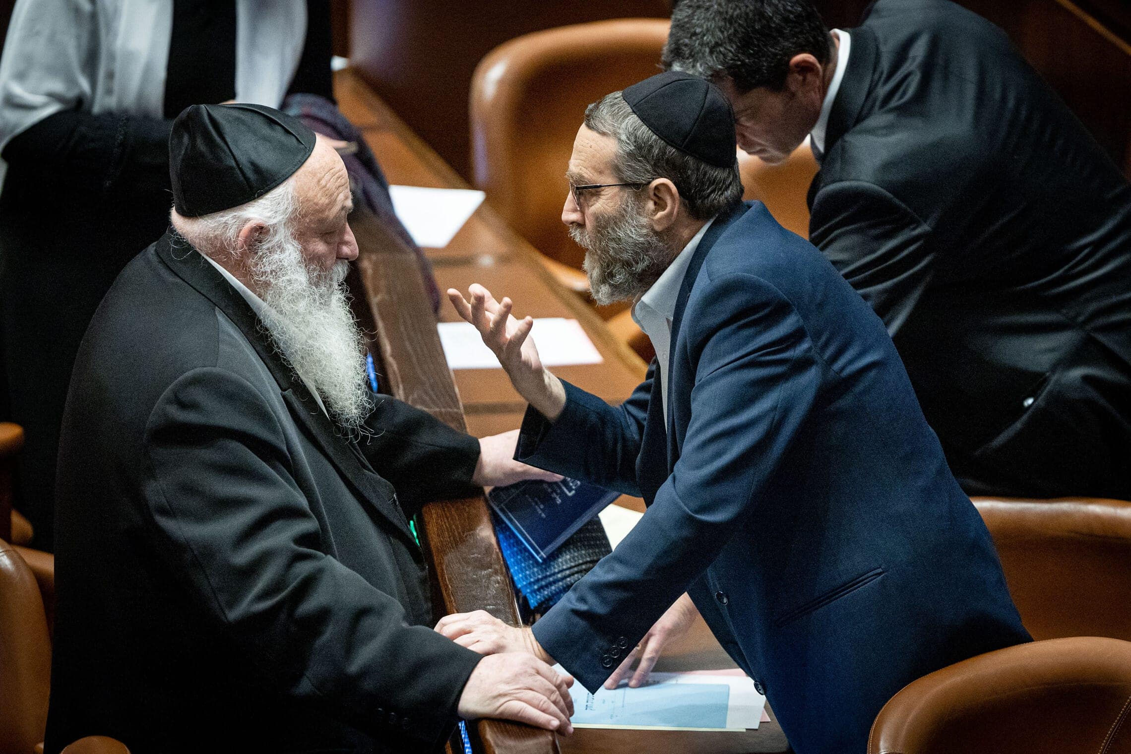 משה גפני מתעמת עם יצחק גולדקנופף במליאת הכנסת, 20 בדצמבר 2022 (צילום: יונתן זינדל/פלאש90)