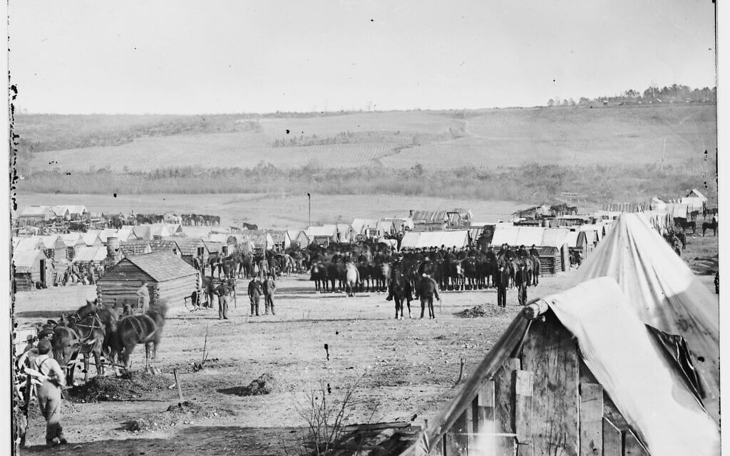 חיל הפרשים החמישי של פנסילבניה במחנה בווירג'יניה, 29 באוקטובר 1864 (צילום: Library of Congress Prints and Photographs Division/ NYU Press)