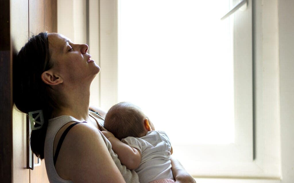 אמא ותינוק,אילוסטרציה (צילום: Jelena Stanojkovic / iStock)