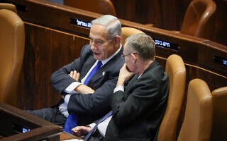 ראש הממשלה בנימין נתניהו ושר המשפטים יריב לוין במליאת הכנסת, 16 בינואר 2023 (צילום: נועם מושקוביץ, דוברות הכנסת) ראש הממשלה בנימין נתניהו ושר המשפטים יריב לוין במליאת הכנסת, 16 בינואר 2023 (צילום: נועם מושקוביץ, דוברות הכנסת)