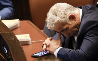 יאיר לפיד במליאת הכנסת בעת השבעת הממשלה ה-37, 29 בדצמבר 2022 (צילום: Amir Cohen/Pool) יאיר לפיד במליאת הכנסת בעת השבעת הממשלה ה-37, 29 בדצמבר 2022 (צילום: Amir Cohen/Pool)