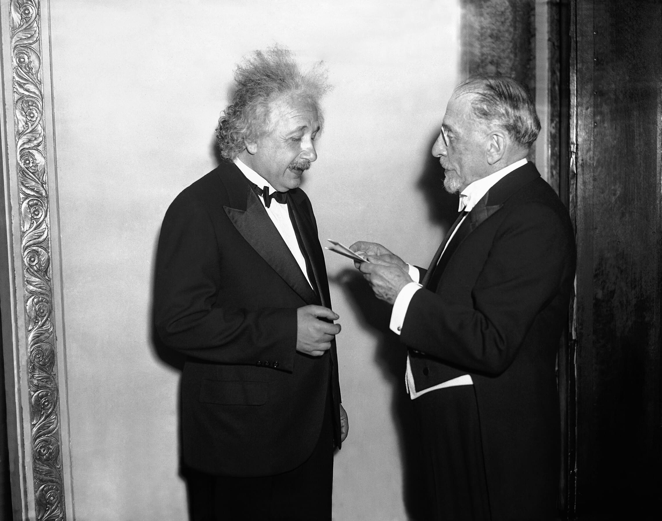 הנרי מורגנטאו, בעת שכיהן כשגריר ארה&quot;ב בטורקיה, עם אלברט אינשטיין, 1935 (צילום: AP Photo/Anthony Camerano)