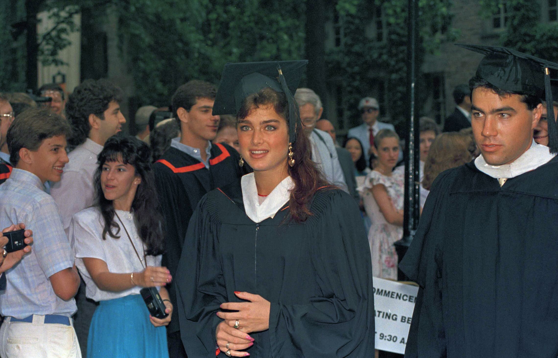 ברוק שילדס בטקס סיום הלימודים באוניברסיטת פרינסטון, 9 ביוני 1987 (צילום: AP Photo/Jack Kenthal)