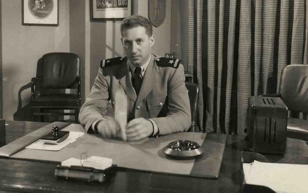 באד שולברג במשרדו, 1945 (צילום: באדיבות Kino Lorber)