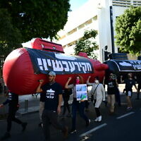 הפגנה נגד בנימין נתניהו בגין פרשת הצוללות בתל אביב, 22 בינואר 2021 (צילום: Tomer Neuberg/Flash90)
