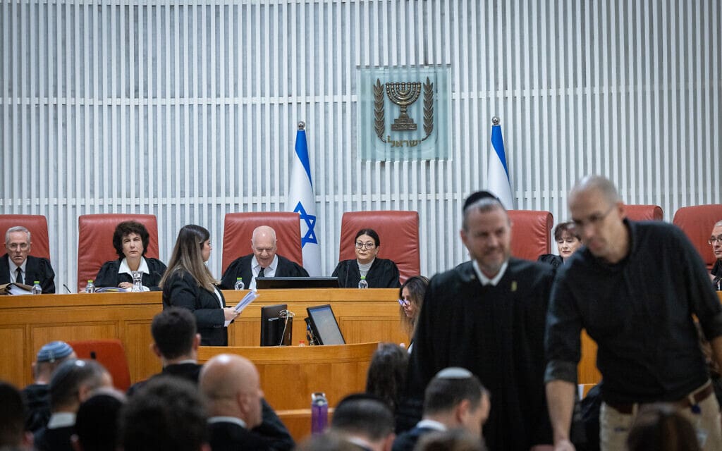 בית המשפט העליון בעת הדיון בעתירות בעניין מינוי אריה דרעי לשר בממשלה, 5 בינואר 2023 (צילום: יונתן זינדל, פלאש 90)