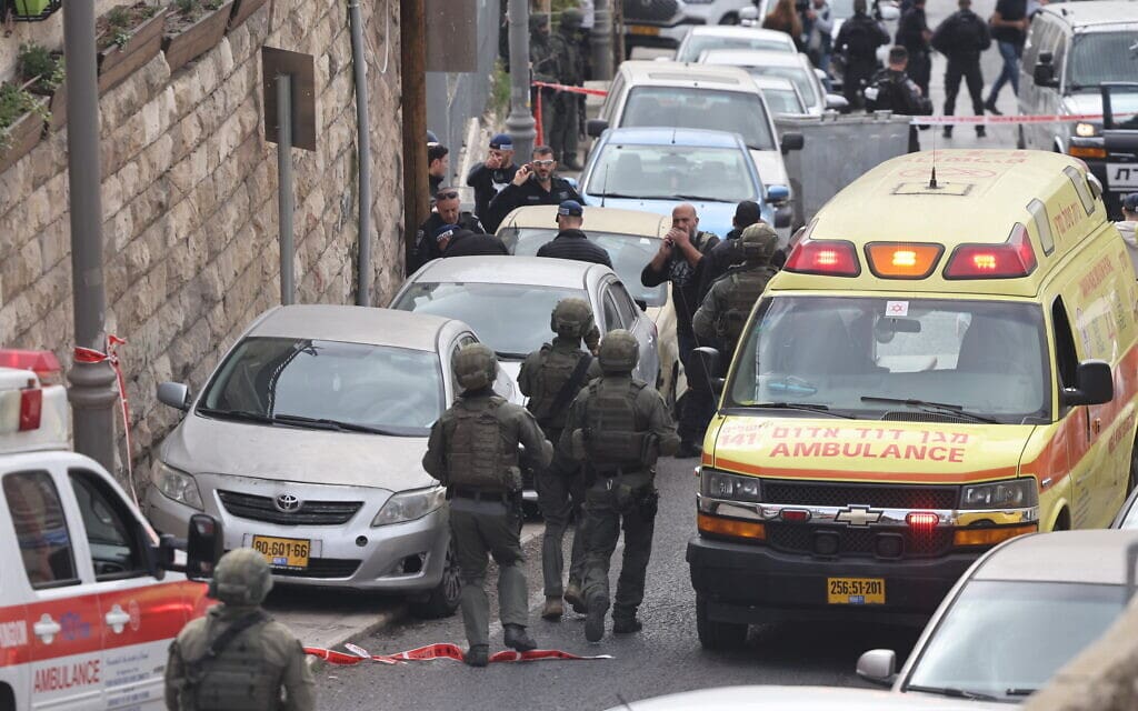 כוחות משטרה בזירת הירי בעיר דוד בירושלים, 28 בינואר 2023 (צילום: יונתן זינדל/פלאש90)
