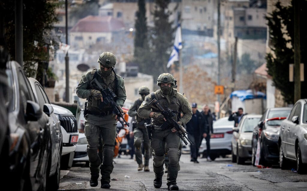 כוחות הביטחון בזירת הפיגוע בעיר דוד בירושלים, 28 בינואר 2023 (צילום: יונתן זינדל/פלאש90)