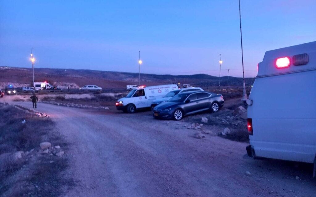 זירת דקירה ליד מאחז לא חוקי בדרום הר חברון. 11 בינואר 2023 (צילום: הצלה ללא גבולות) זירת דקירה ליד מאחז לא חוקי בדרום הר חברון. 11 בינואר 2023 (צילום: הצלה ללא גבולות)