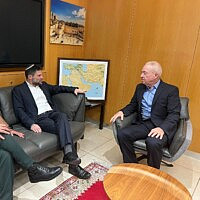 שר הביטחון יואב גלנט והשר במשרד הביטחון בצלאל סמוטריץ' בפגישה עם מתאם פעולות הממשלה בשטחים, האלוף רסאן עליאן. 12 בינואר 2023