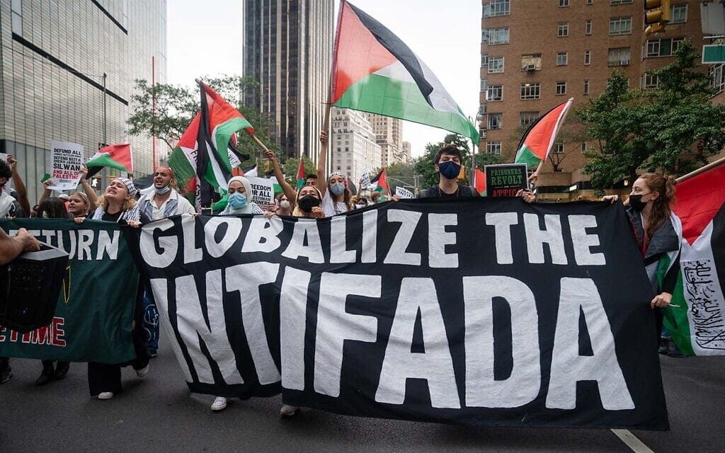 אילוסטרציה: מפגינים נגד ישראל קוראים לאינתיפאדה בהפגנה בניו יורק, 17 בספטמבר 2021 (צילום: לוק טרס)