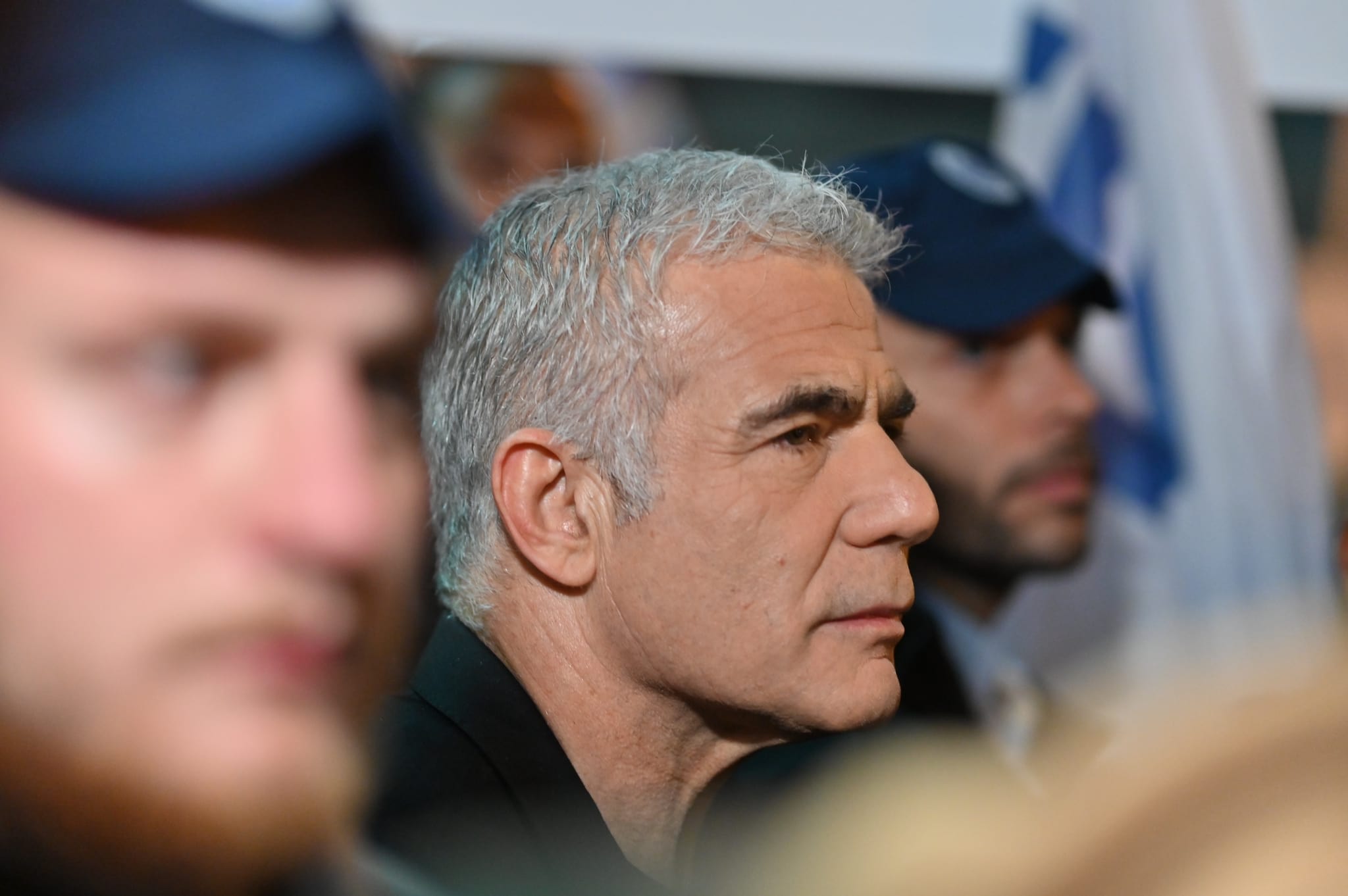 יאיר לפיד בהפגנה בתל אביב נגד השינויים במערכת המשפט, 21 בינואר 2023 (צילום: אלעד גוטמן)