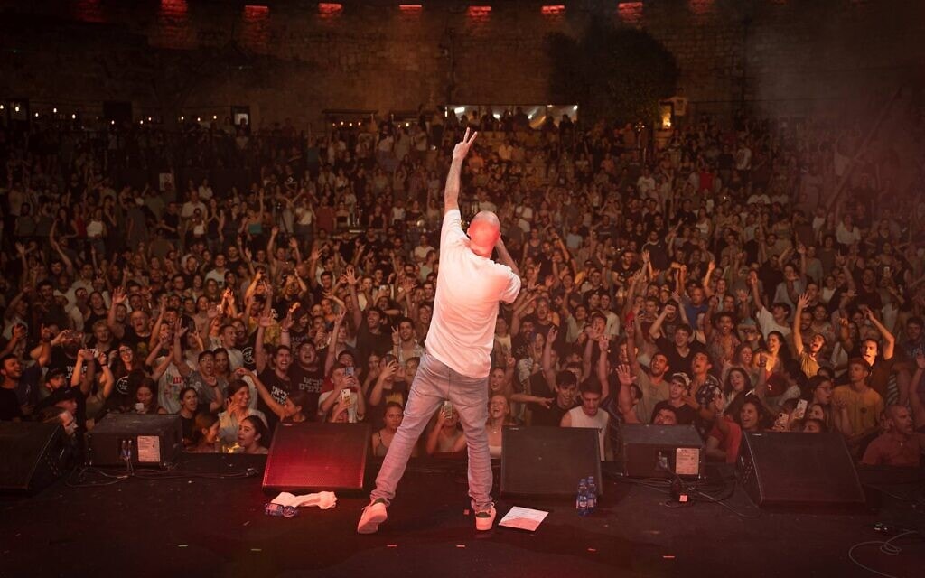 ג'ימבו ג'יי בהופעה במועדון הבארבי תל אביב (צילום: Eventer)