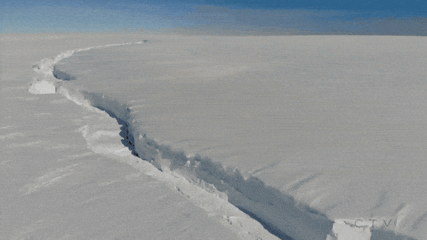  קרחון בגודל גוש דן שהתנתק מאנטרטיקה (צילום: CTV)