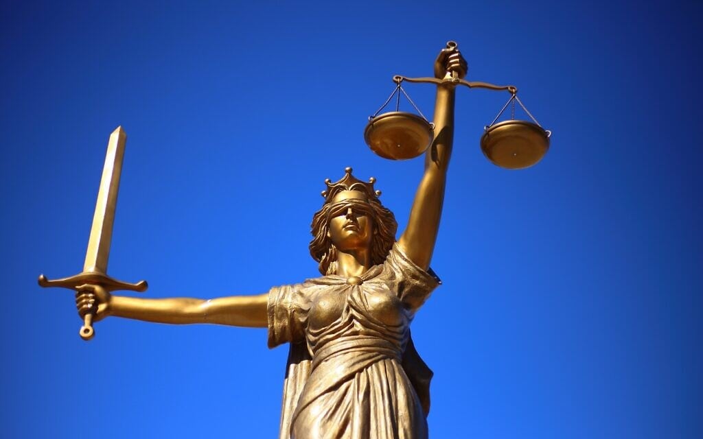 "פסל אלת הצדק מעל בית המשפט הפלילי של אנגליה ווילס בלונדון" (צילום: Pixabay)