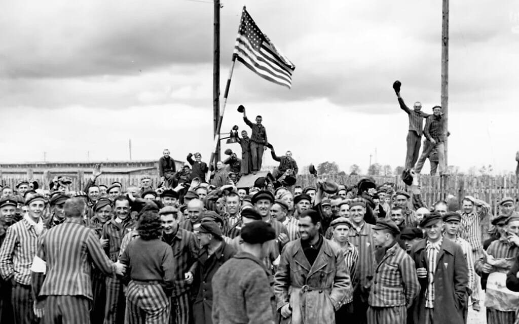 תמונה משחרור המחנות, 1945, צילום מסך מסרטון של יד ושם
