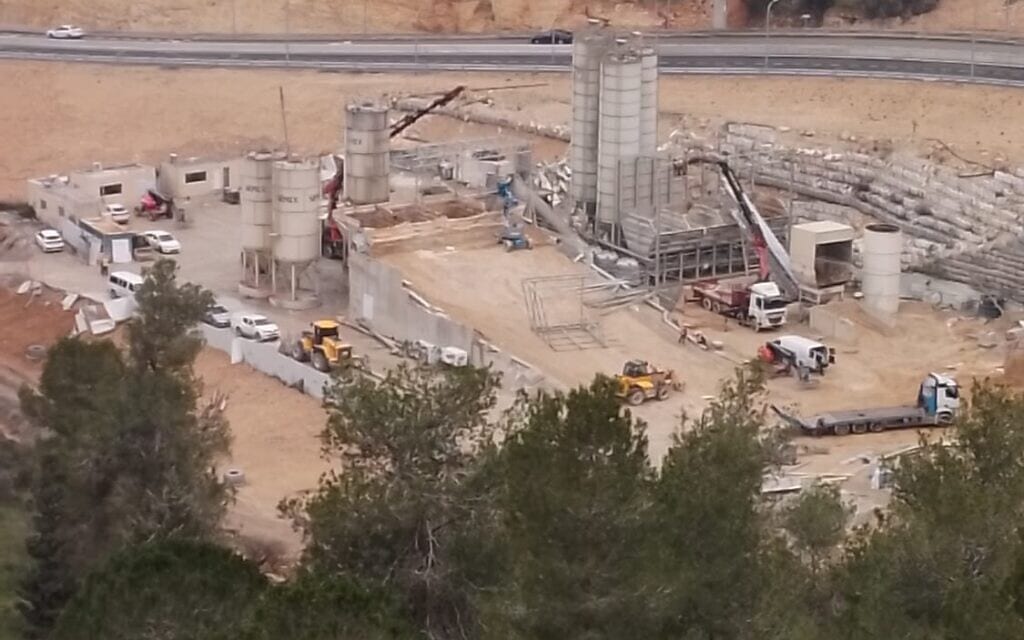 המפעל של &quot;שפיר הנדסה&quot; בנחל רבידה מתחיל תהליך פינוי, 16 בפברואר 2023 (צילום: עמיר סגל)
