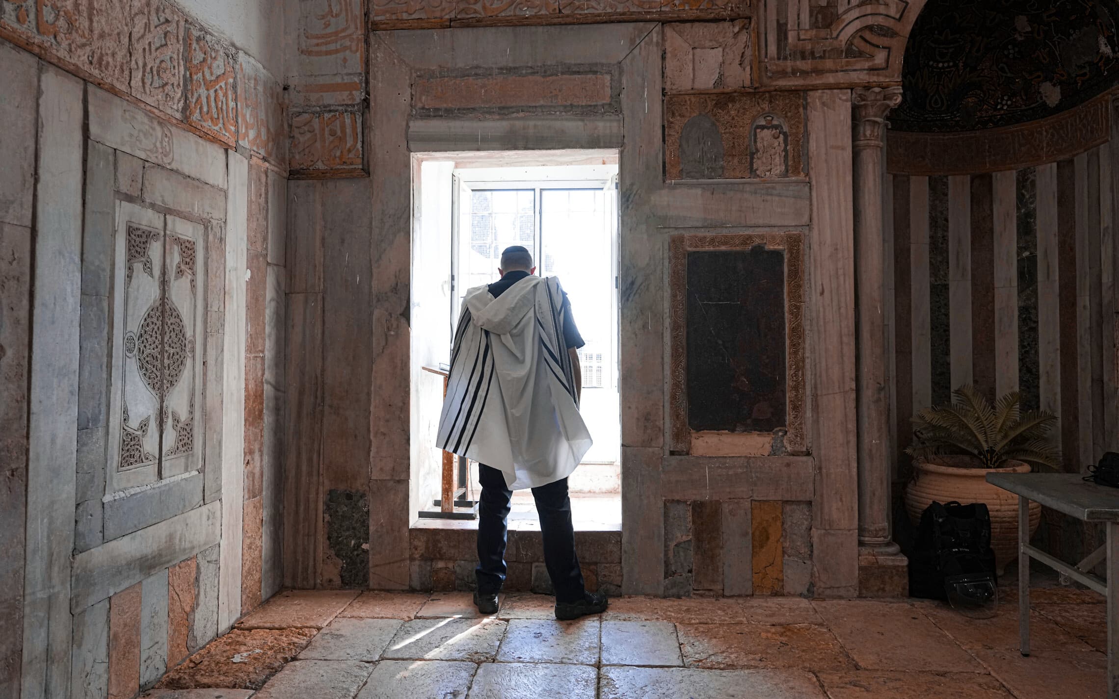 יהודי מתפלל. אילוסטציה (צילום: AP Photo/Tsafrir Abayov)