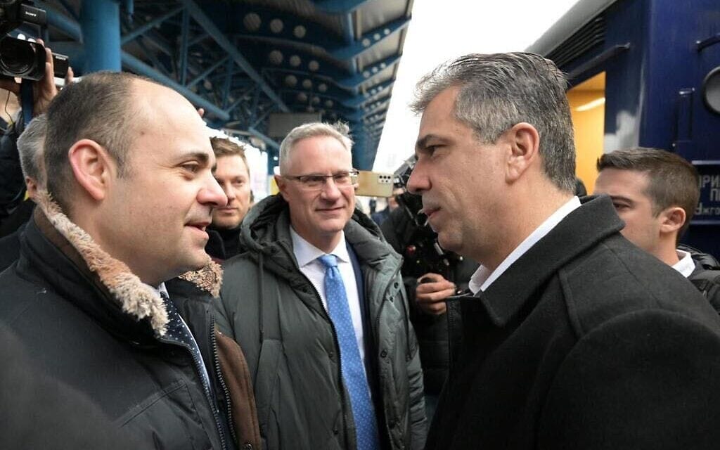 שר החוץ אלי כהן מתקבל בקייב על ידי שגריר אוקראינה למזרח התיכון מקסים סובאק, 16 בפברואר 2023 (צילום: Lazar Berman)
