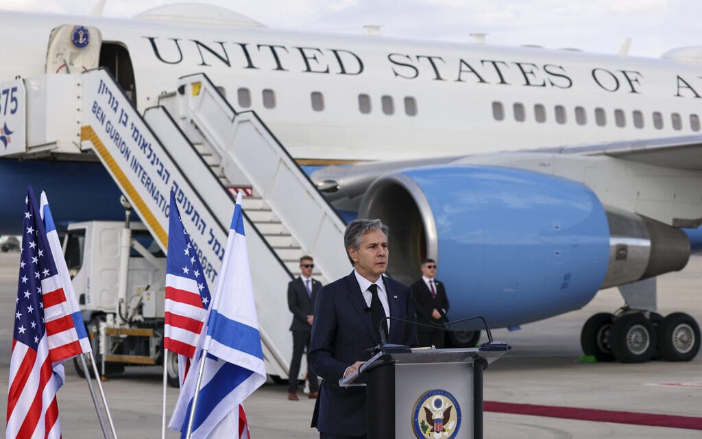 שר החוץ האמריקאי אנתוני בלינקן בנתב"ג, עם הגעתו לביקור רשמי. 30 בינואר 2023 (צילום: Ronaldo Schemidt/Pool via AP)