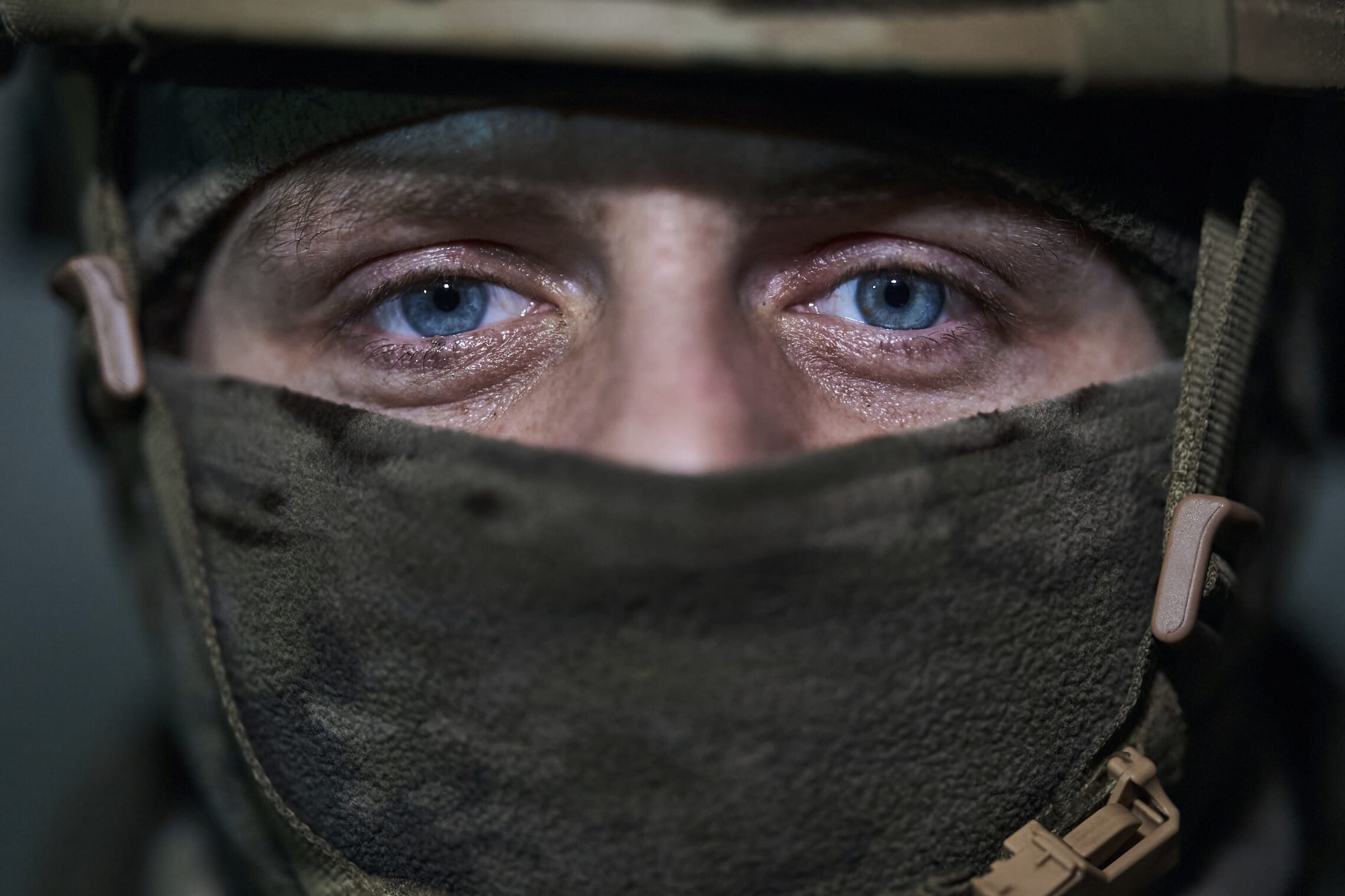 חייל אוקראיני בבאחמוט, דונצק, 21 בפברואר 2023 (צילום: AP Photo/Libkos)
