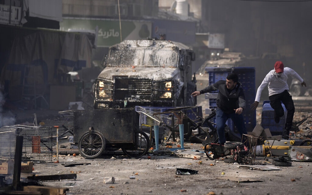 עימותים בין צה"ל ופלסטינים בשכם במהלך המבצע הצבאי שם, 22 בפברואר 2023 (צילום: AP Photo/Majdi Mohammed)
