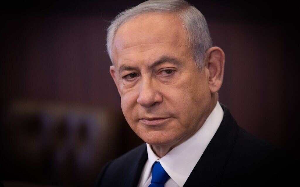 ראש הממשלה בנימין נתניהו במשרדו בירושלים, 5 בפברואר 2023 (צילום: ALEX KOLOMOISKY/POOL)