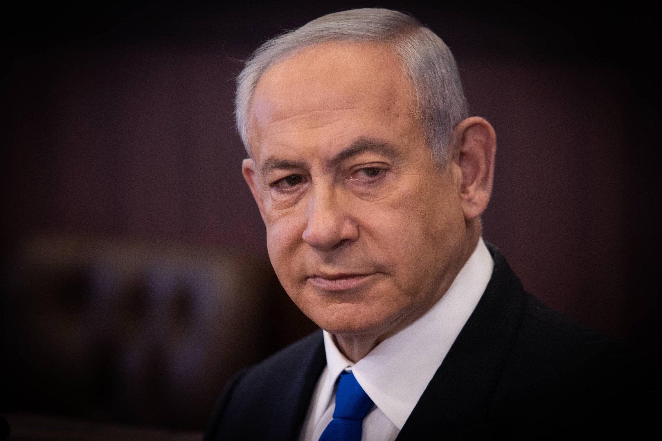 ראש הממשלה בנימין נתניהו במשרדו בירושלים, 5 בפברואר 2023 (צילום: ALEX KOLOMOISKY/POOL)