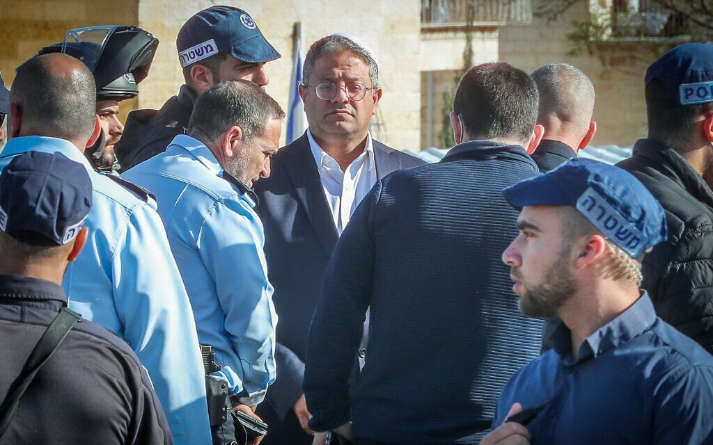 איתמר בן-גביר בזירת הפיגוע בשכונת רמות בירושלים, 10 בפברואר 2023 (צילום: Jamal Awad/Flash90)