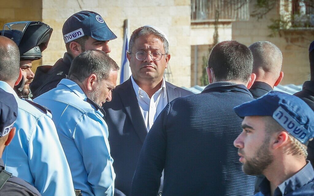 איתמר בן גביר בזירת הפיגוע בשכונת רמות בירושלים, 10 בפברואר 2023 (צילום: Jamal Awad/Flash90)