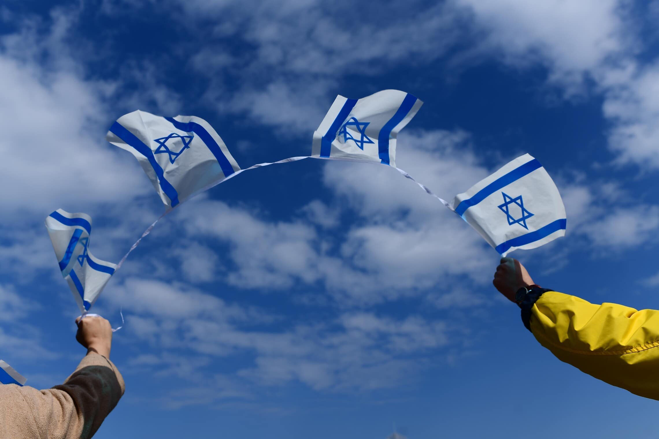 דגלי ישראל בהפגנת הענק מול משכן הכנסת נגד ההפיכה המשפטית, 13 בפברואר 2023 (צילום: Tomer Neuberg/FLASH90)