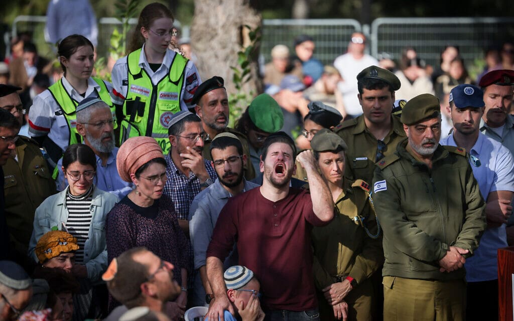 הלוויית האחים הלל ויגל יניב שנרהרגו בפיגוע ליד חווארה. הר הרצל, ירושלים, 27 בפברואר 2023 (צילום: Yonatan Sindel/FLASH90) הלוויית האחים הלל ויגל יניב שנרהרגו בפיגוע ליד חווארה. הר הרצל, ירושלים, 27 בפברואר 2023 (צילום: Yonatan Sindel/FLASH90)