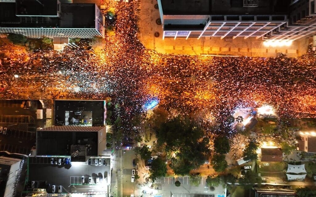 הפגנה נגד ההפיכה המשטרית בתל אביב, 4 לפברואר 2023 (צילום: אור אדר)