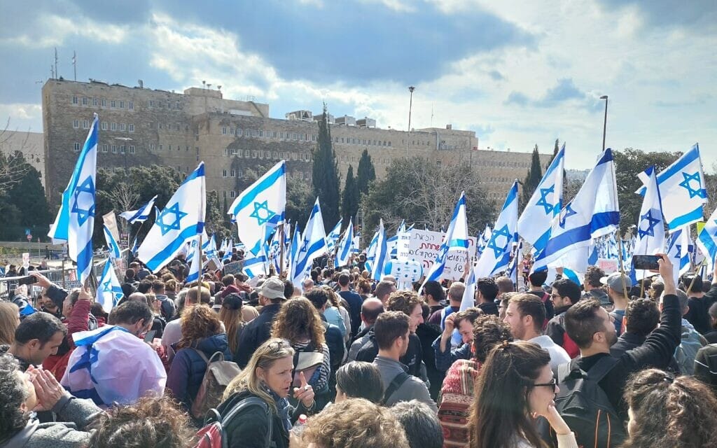 הפגנת ענק ליד הכנסת נגד המהפכה המשפטית, 13 בפברואר 2023 (צילום: יובל יועז) הפגנת ענק ליד הכנסת נגד המהפכה המשפטית, 13 בפברואר 2023 (צילום: יובל יועז)