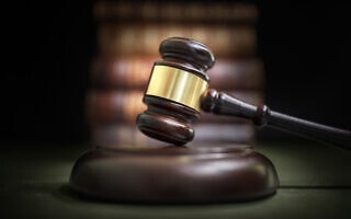 פטיש שופטים. אילוסטרציה (צילום: iStock) פטיש שופטים. אילוסטרציה (צילום: iStock)