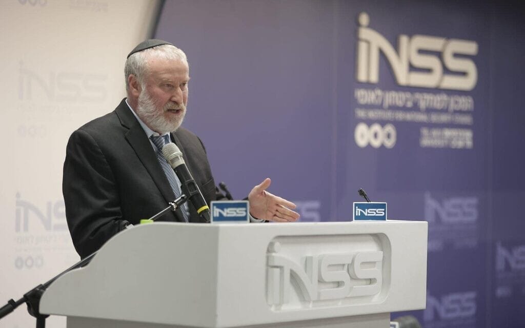 אביחי מנדלבליט בכנס השנתי הבינלאומי של המכון למחקרי ביטחון בתל אביב, 28 בפברואר 2023 (צילום: יאיר ולר)