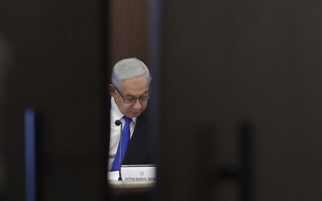 ראש הממשלה בנימין נתניהו בישיבת הממשלה השבועית במשרד ראש הממשלה בירושלים, 19 בפברואר 2023 (צילום: Abir Sultan/Pool Photo via AP) ראש הממשלה בנימין נתניהו בישיבת הממשלה השבועית במשרד ראש הממשלה בירושלים, 19 בפברואר 2023 (צילום: Abir Sultan/Pool Photo via AP)