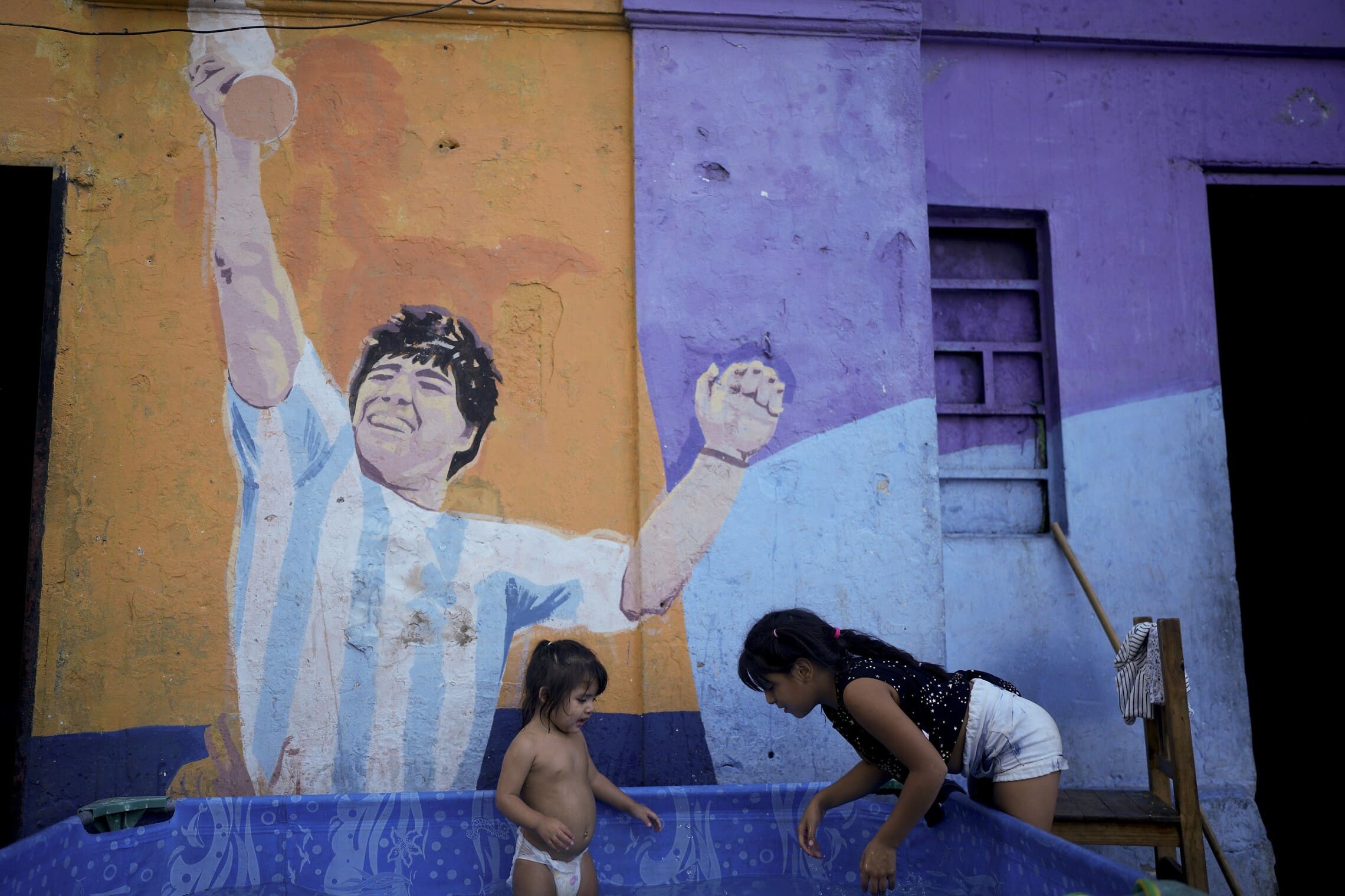 ציור קיר של דייגו מראדונה בבואנוס איירס, 2 במרץ 2023 (צילום: AP Photo/Natacha Pisarenko)
