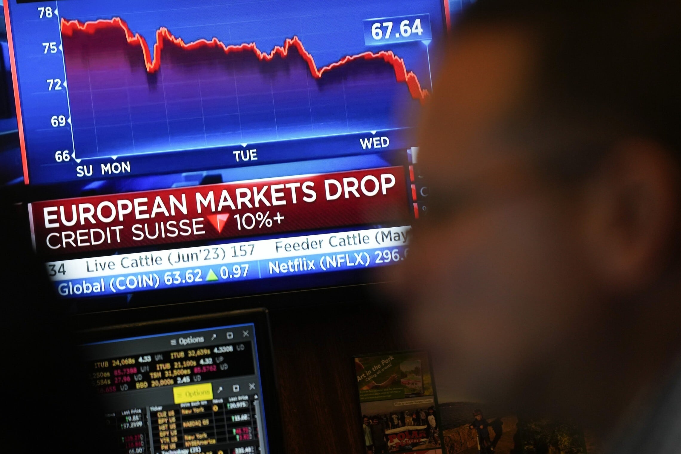 אילוסטרציה: סוחרים בבורסה בניו יורק ברקע הירידות באירופה, 15 במרץ 2023 (צילום: AP Photo/Seth Wenig)