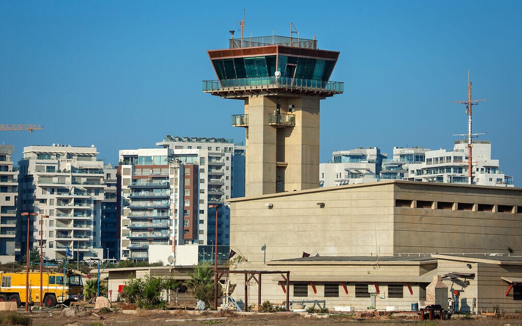 שדה התעופה שדה דב בצפון תל אביב אחרי סגירתו (צילום: משה שי/פלאש90)