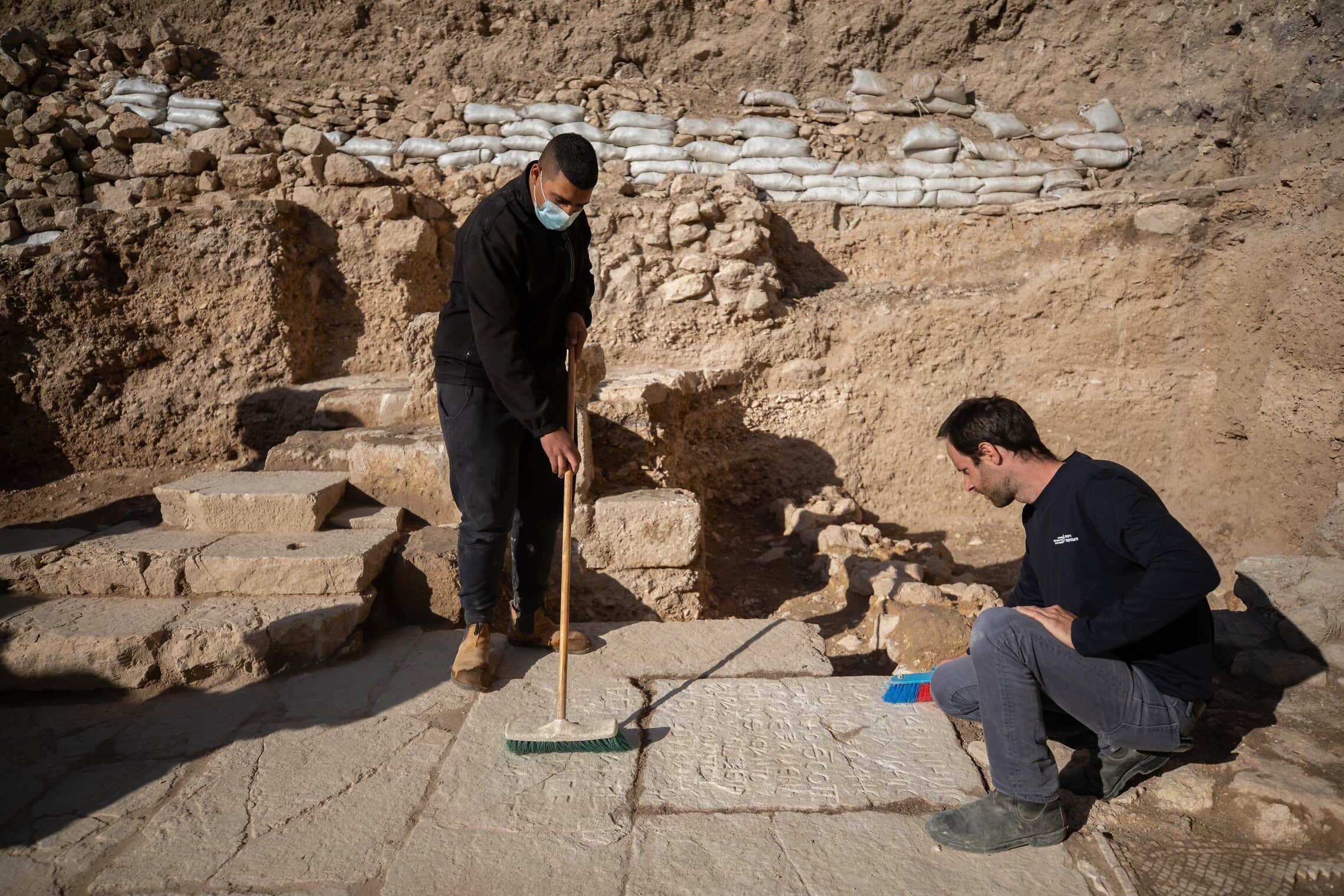 חפירות של רשות העתיקות בכנסיה מהמאה ה-6 לספירה (התקופה הביזנטית) במתחם של כנסיית גת שמנים מחוץ לעיר העתיקה בירושלים. דצמבר 2020 (צילום: Yonatan Sindel/Flash90)