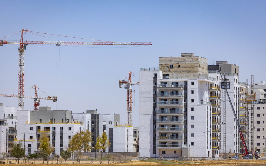 אתר בנייה בבאר שבע, יולי 2022 (צילום: נתי שוחט/פלאש90)
